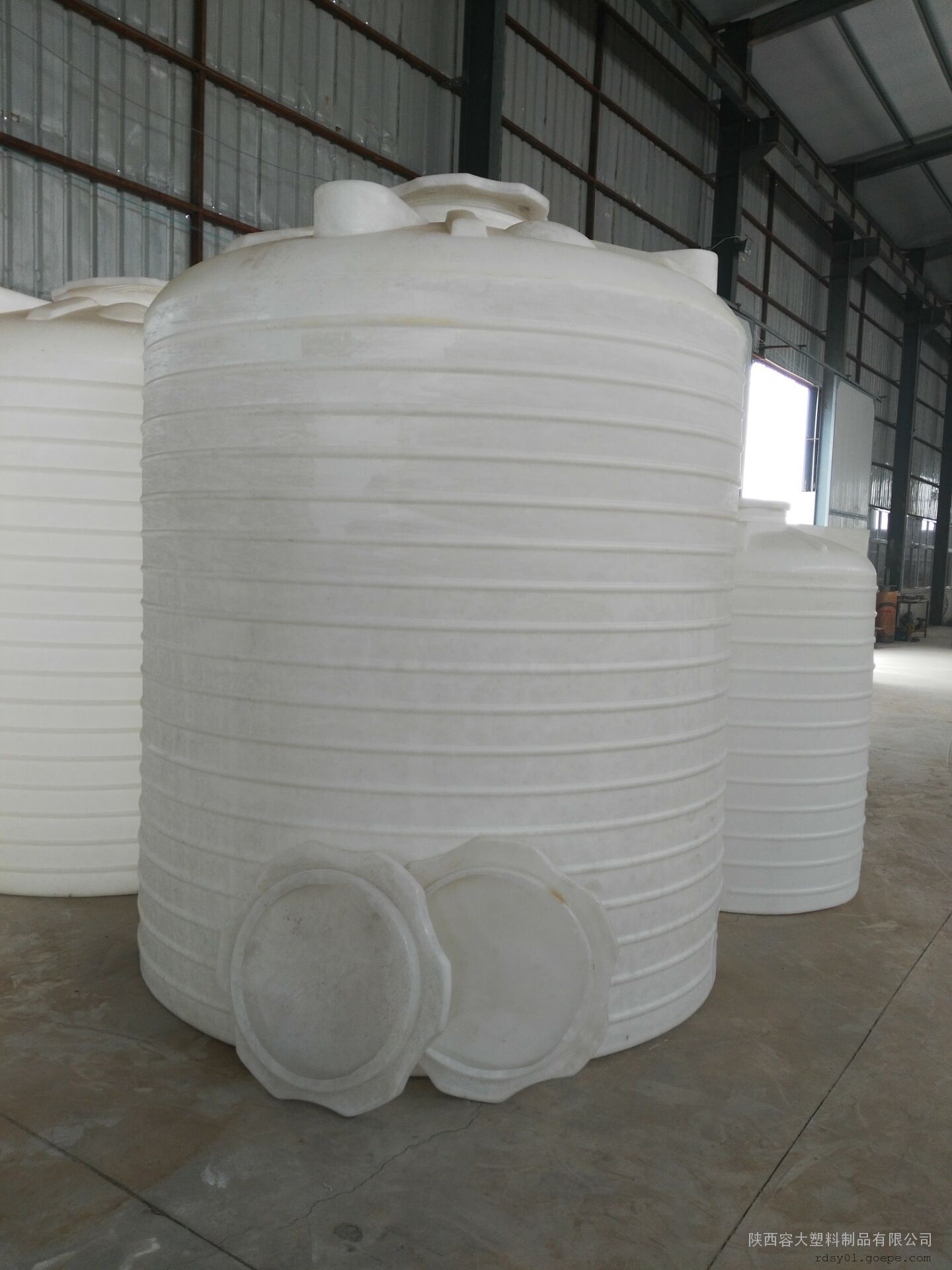 甲醇燃料储罐、生物燃料油储罐；甲醇10吨储存大桶、白色大桶